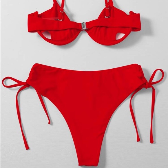 Underwire Bikini - Picture 3 of 3